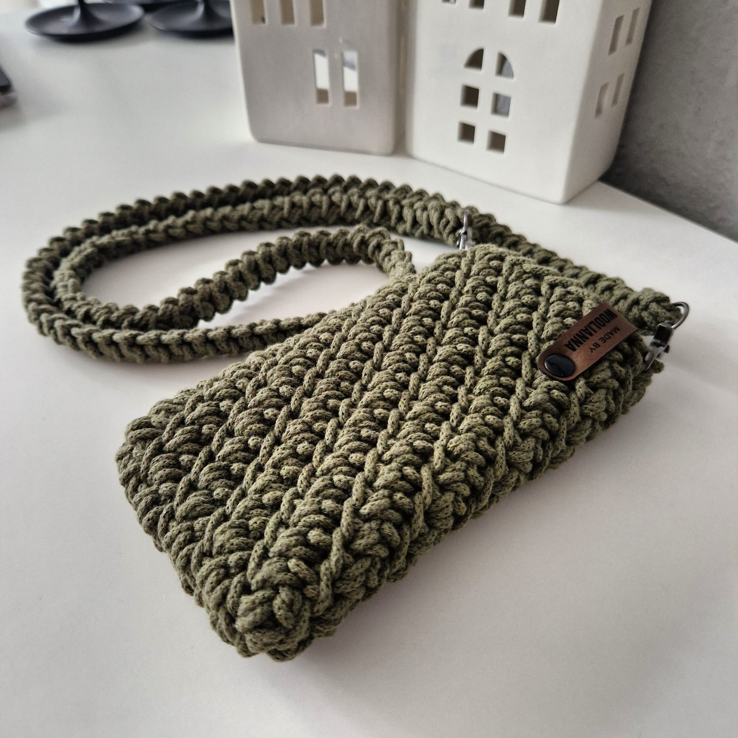 Handmade Handytasche in Avocado